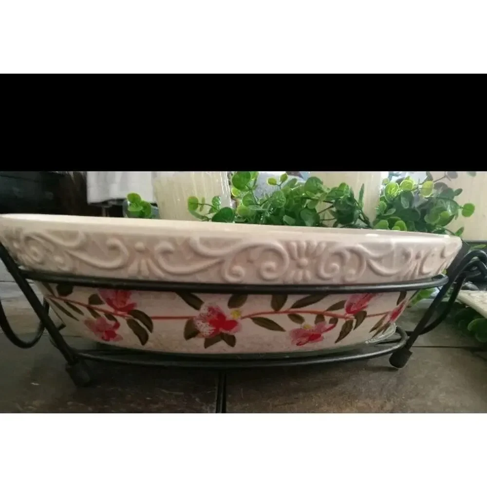 Temp Tations Magnolia Pattern 4pc Set -1.5qt Bsker, Rack, Trivet & 10x14 platter